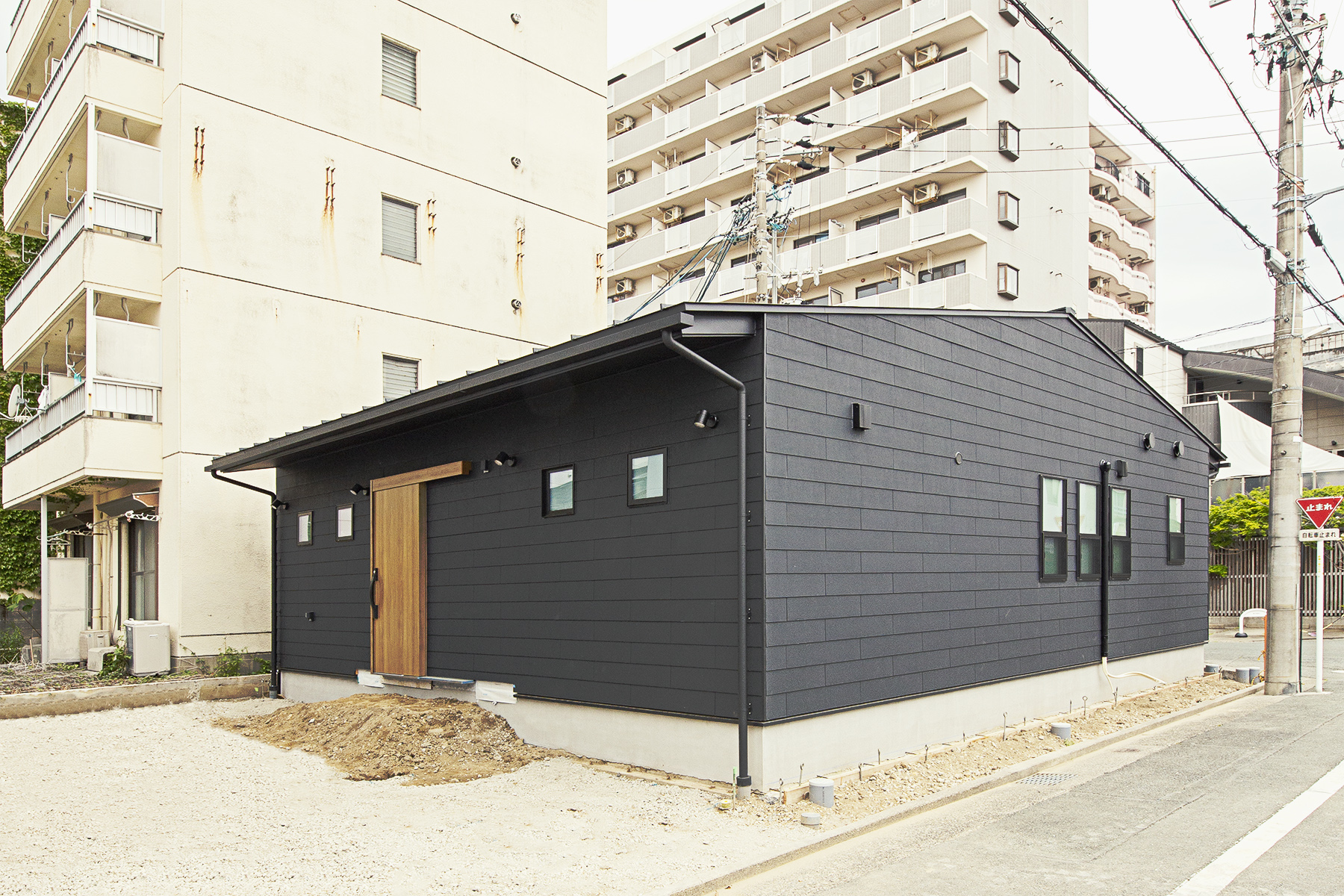 ロージーライフ＿SE構法の家完成見学会／海老塚1　ふたりの平屋、街中暮らし　　浜松市／SE構法／注文住宅／平屋／ふたり暮らし／夫婦ふたり／街中の家／狭小地／高性能住宅／大空間／大開口／高耐震／高気密高断熱／デザイン住宅／防犯性／プライバシー性／おしゃれ