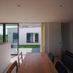 中央区小沢渡町 施工例04_LDK2 浜松注文住宅/浜松市注文住宅/浜松工務店/浜松市工務店/注文住宅/工務店/SE構法/高気密高断熱/高耐震/高性能/平屋/中庭/コの字の家/デザイン住宅/シンプル/施工例/おしゃれ