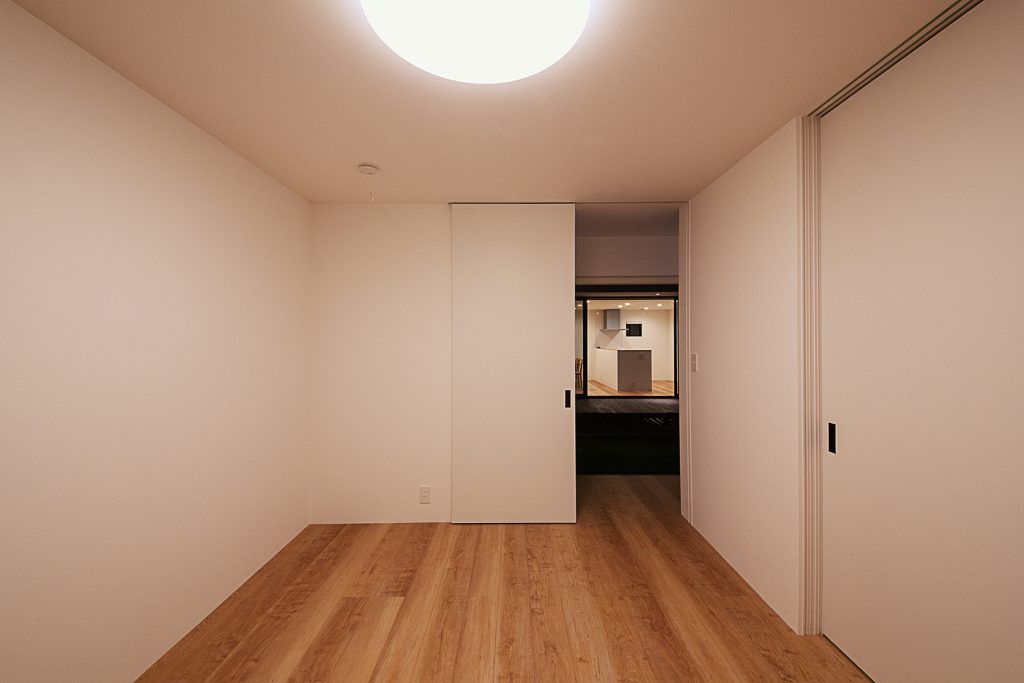 中央区小沢渡町 施工例10_子供室 浜松注文住宅/浜松市注文住宅/浜松工務店/浜松市工務店/注文住宅/工務店/SE構法/高気密高断熱/高耐震/高性能/平屋/中庭/コの字の家/デザイン住宅/シンプル/施工例/おしゃれ