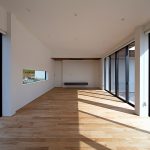 中央区西山町 施工例05＿LDK3　浜松／浜松市／注文住宅／工務店／住宅会社／SE構法／高性能住宅／高気密高断熱／高耐震／W断熱／耐震等級3／断熱等級6／デザイン住宅／おしゃれ／シンプル／モダン／スタイリッシュ／平屋／中庭／コの字の家／小さな平屋／コンパクトな家／外構デザイン／外構工事／ドライガーデン／ロックガーデン／ボタニカルガーデン／和風庭園