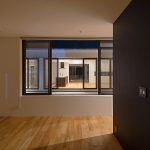 中央区西山町 施工例12＿主寝室2　浜松／浜松市／注文住宅／工務店／住宅会社／SE構法／高性能住宅／高気密高断熱／高耐震／W断熱／耐震等級3／断熱等級6／デザイン住宅／おしゃれ／シンプル／モダン／スタイリッシュ／平屋／中庭／コの字の家／小さな平屋／コンパクトな家／外構デザイン／外構工事／ドライガーデン／ロックガーデン／ボタニカルガーデン／和風庭園