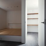 中央区神原町 施工例04＿書斎＆主寝室　浜松／浜松市／注文住宅／工務店／住宅会社／SE構法／高性能住宅／高気密高断熱／高耐震／W断熱／耐震等級3／断熱等級6／デザイン住宅／おしゃれ／シンプル／モダン／スタイリッシュ／ガレージハウス／ホテルライク／2階リビング／浮遊階段／回遊動線／外構デザイン／外構工事／ドライガーデン／ロックガーデン／ボタニカルガーデン／