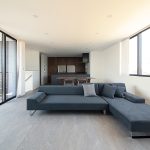 中央区神原町 施工例06＿2階LDK①　浜松／浜松市／注文住宅／工務店／住宅会社／SE構法／高性能住宅／高気密高断熱／高耐震／W断熱／耐震等級3／断熱等級6／デザイン住宅／おしゃれ／シンプル／モダン／スタイリッシュ／ガレージハウス／ホテルライク／2階リビング／浮遊階段／回遊動線／外構デザイン／外構工事／ドライガーデン／ロックガーデン／ボタニカルガーデン／