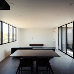 中央区神原町 施工例12＿2階LDK③　浜松／浜松市／注文住宅／工務店／住宅会社／SE構法／高性能住宅／高気密高断熱／高耐震／W断熱／耐震等級3／断熱等級6／デザイン住宅／おしゃれ／シンプル／モダン／スタイリッシュ／ガレージハウス／ホテルライク／2階リビング／浮遊階段／回遊動線／外構デザイン／外構工事／ドライガーデン／ロックガーデン／ボタニカルガーデン／