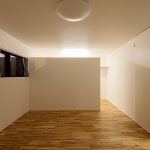 Vol.011中央区石原町 施工例08_洋室① 浜松/浜松市/注文住宅/工務店/住宅会社/SE構法/高性能住宅/高気密高断熱/高耐震/W断熱/耐震等級3/断熱等級6/デザイン住宅/おしゃれ/シンプル/モダン/スタイリッシュ/平屋/ふたりの平屋/中庭/コの字の家/小さな平屋/コンパクトな家/ミニマルな暮らし/少人数で暮らす/おひとり様生活/外構デザイン/外構工事/ドライガーデン/ロックガーデン/ボタニカルガーデン/和風庭園